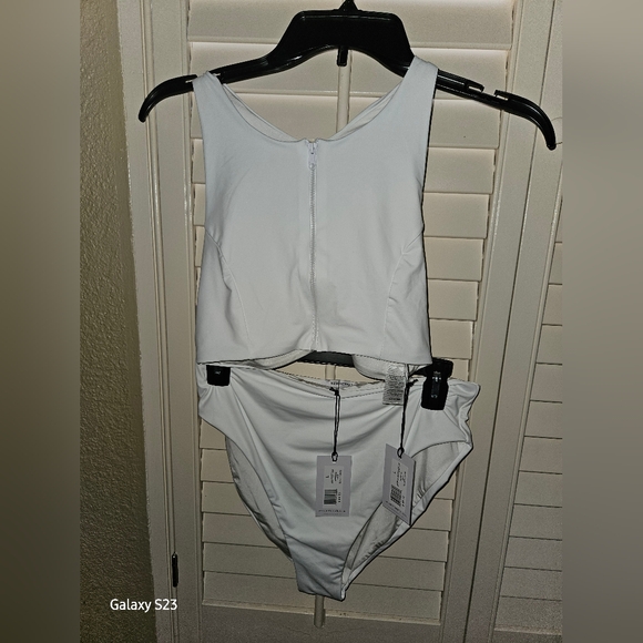 Weworewhat  Zip-Front Razerback Bikini Set - Picture 3 of 3